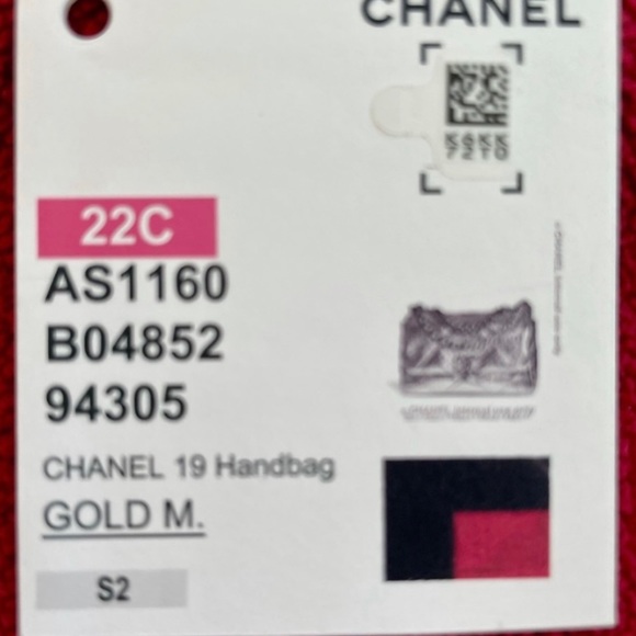 CHANEL 19 Lambskin Quilted Flap Bag in Black Micro Chip - Picture 16 of 16